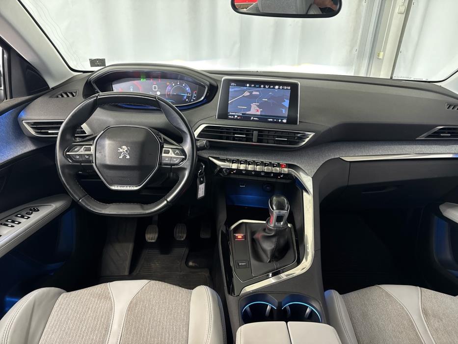 PEUGEOT 5008 2018