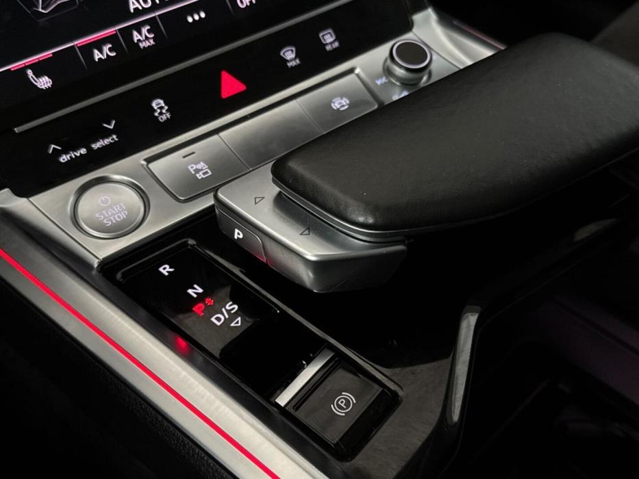 AUDI e-tron 2020