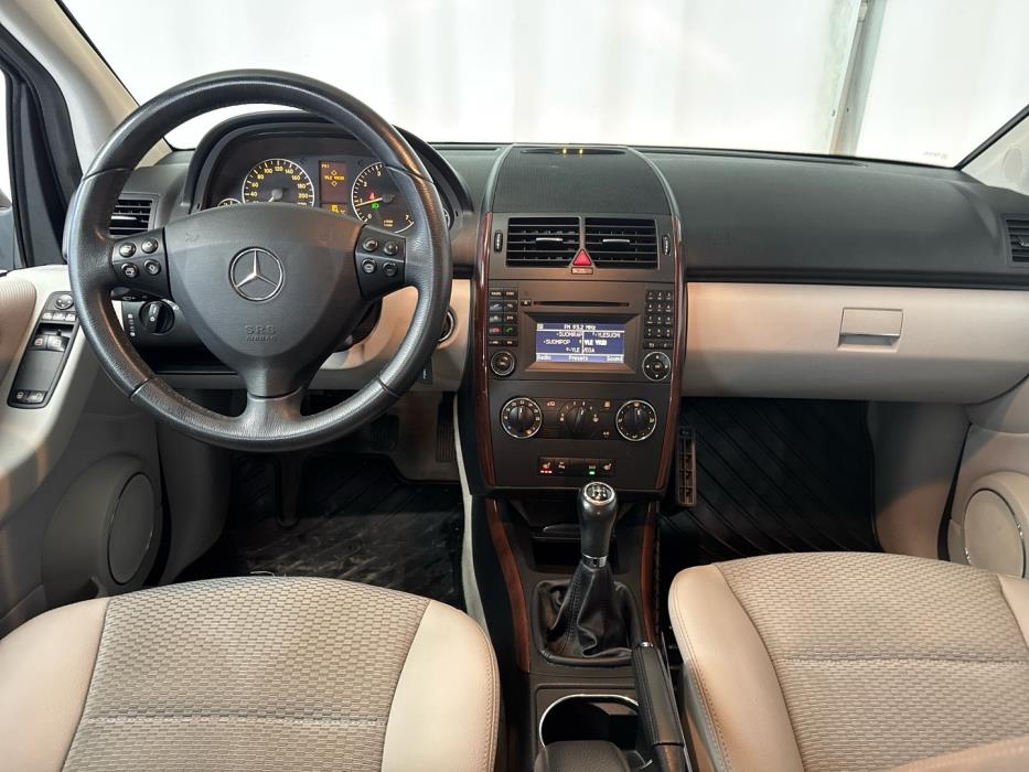 MERCEDES-BENZ A 2012