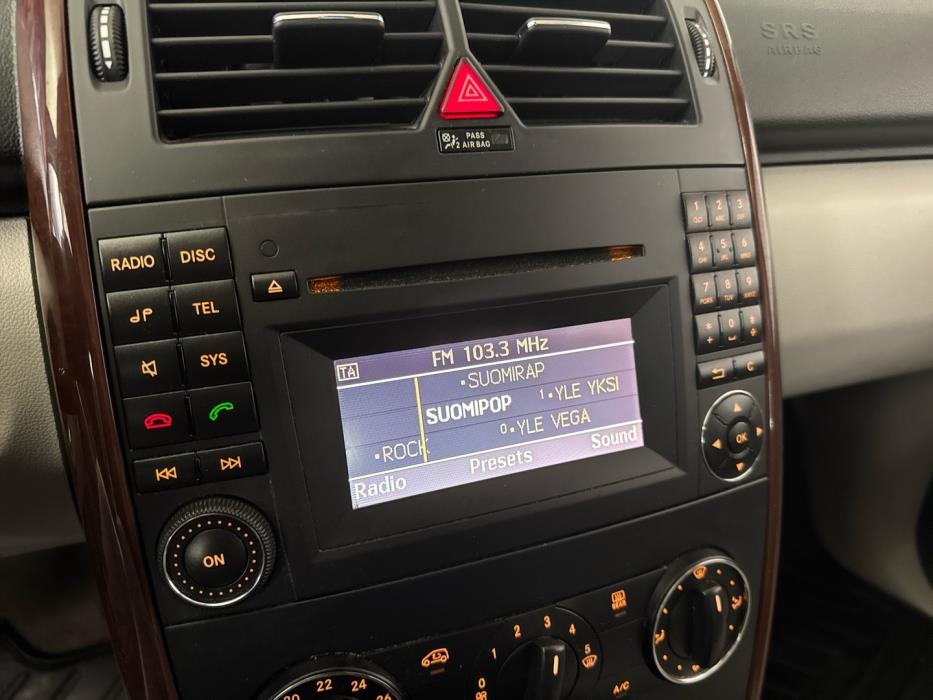 MERCEDES-BENZ A 2012