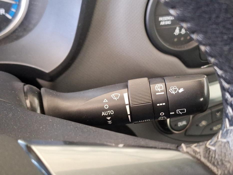 TOYOTA Yaris 2016