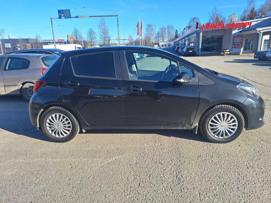 TOYOTA Yaris 2016