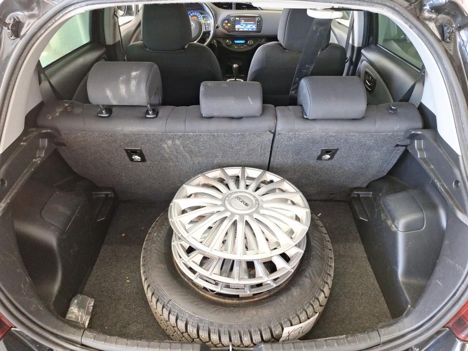 TOYOTA Yaris 2016