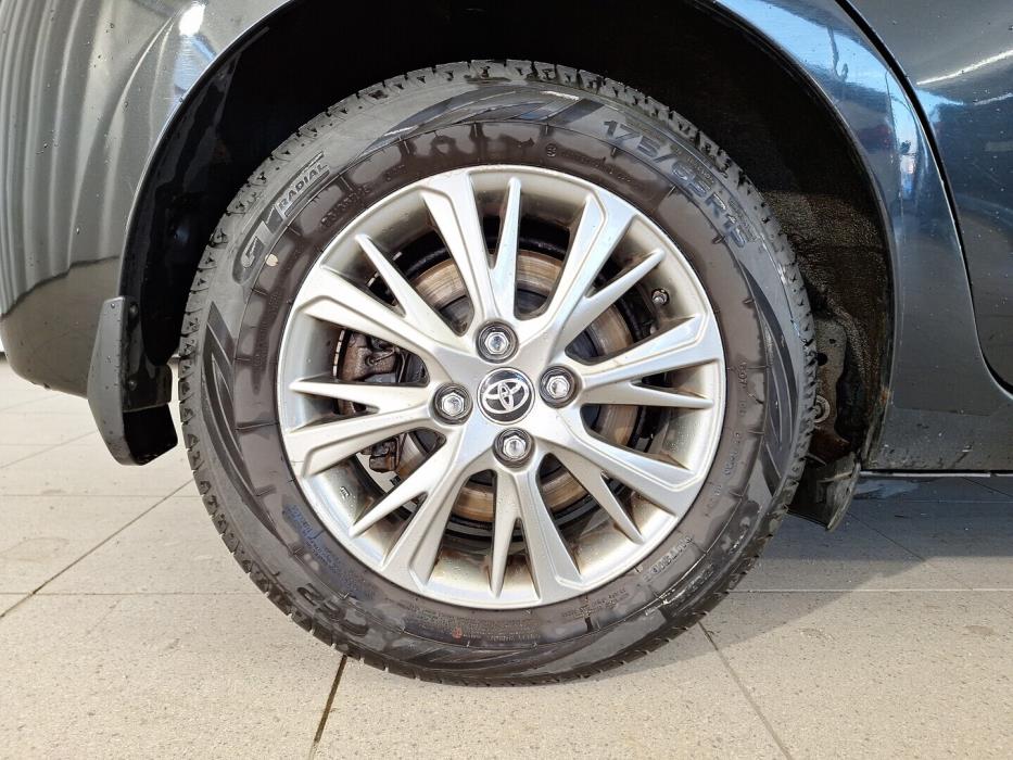 TOYOTA Yaris 2016
