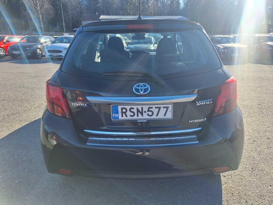 TOYOTA Yaris 2016