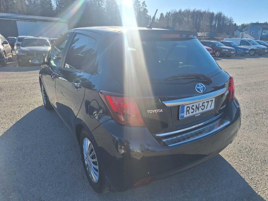 TOYOTA Yaris 2016