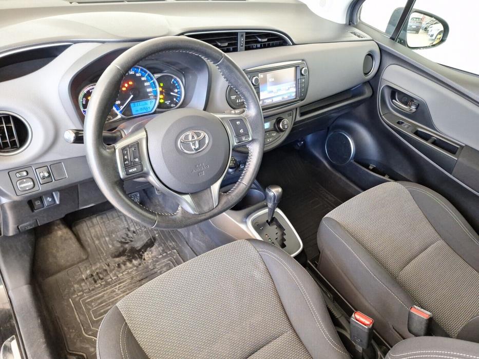 TOYOTA Yaris 2016