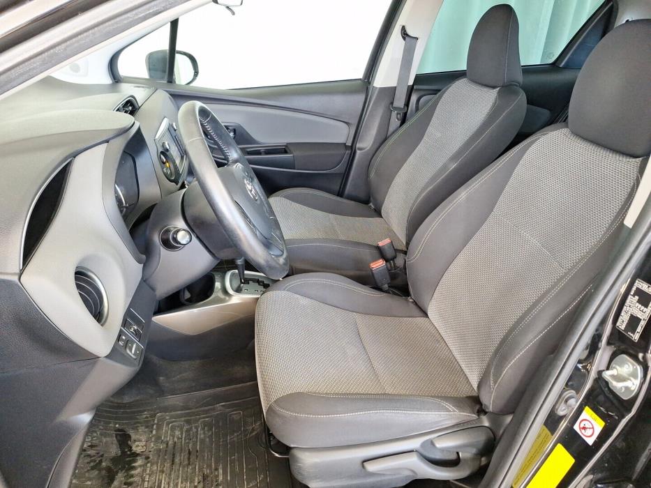 TOYOTA Yaris 2016
