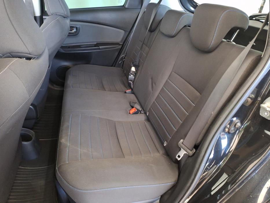TOYOTA Yaris 2016