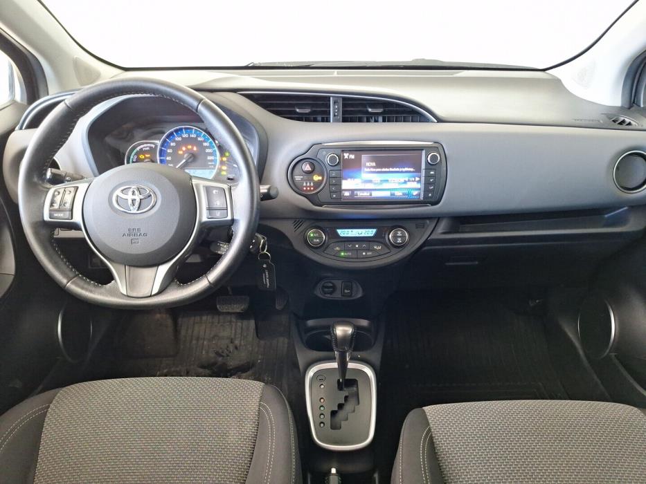 TOYOTA Yaris 2016