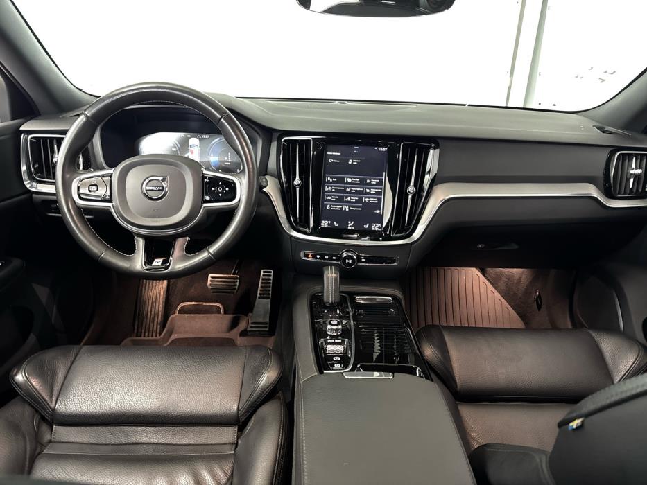 VOLVO V60 2020