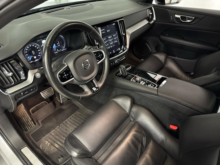 VOLVO V60 2020
