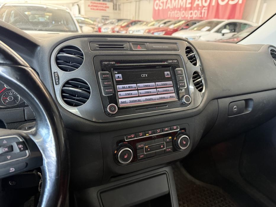 VOLKSWAGEN Tiguan 2012