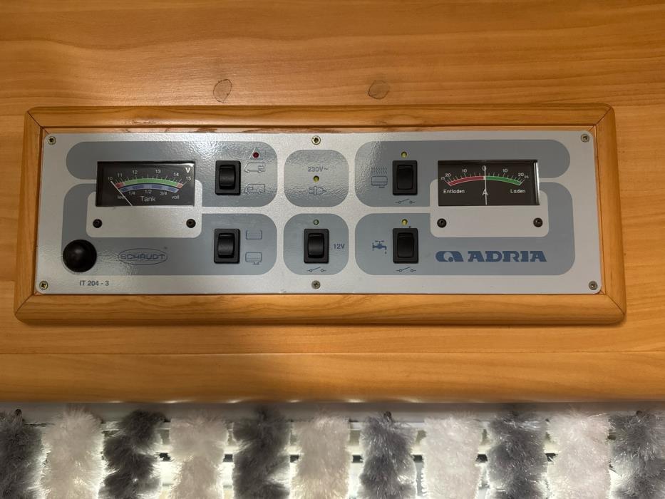 ADRIA Coral 660 DP 2004