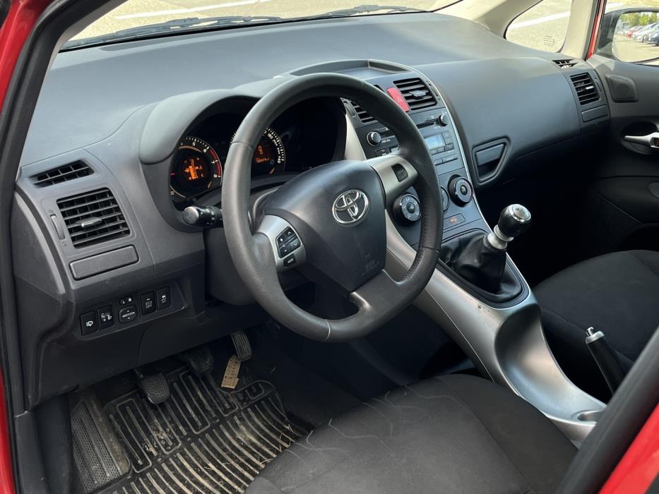 TOYOTA Auris 2010