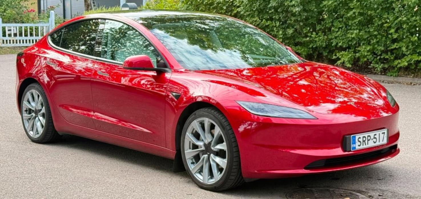 TESLA Model 3 2024