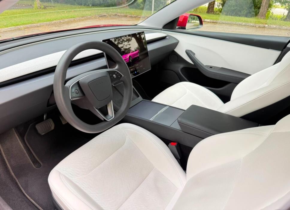 TESLA Model 3 2024