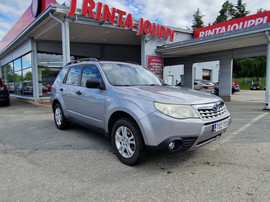 SUBARU Forester 2011