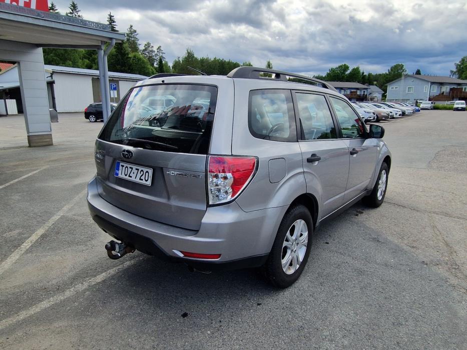 SUBARU Forester 2011
