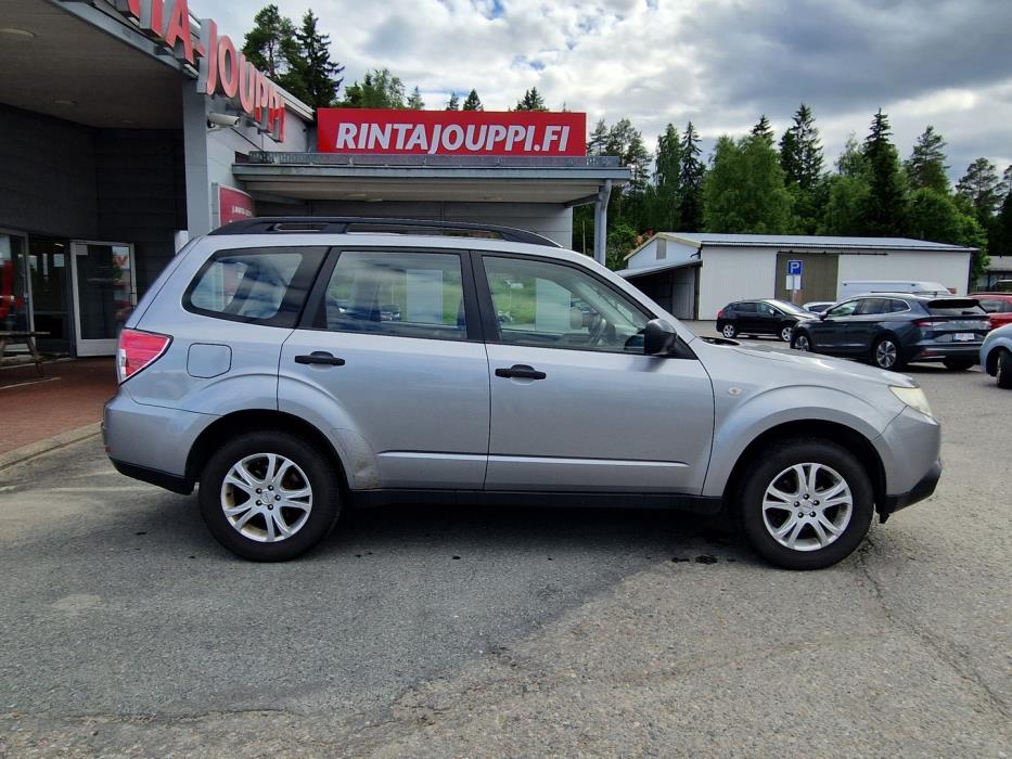 SUBARU Forester 2011