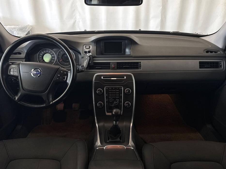 VOLVO V70 2013