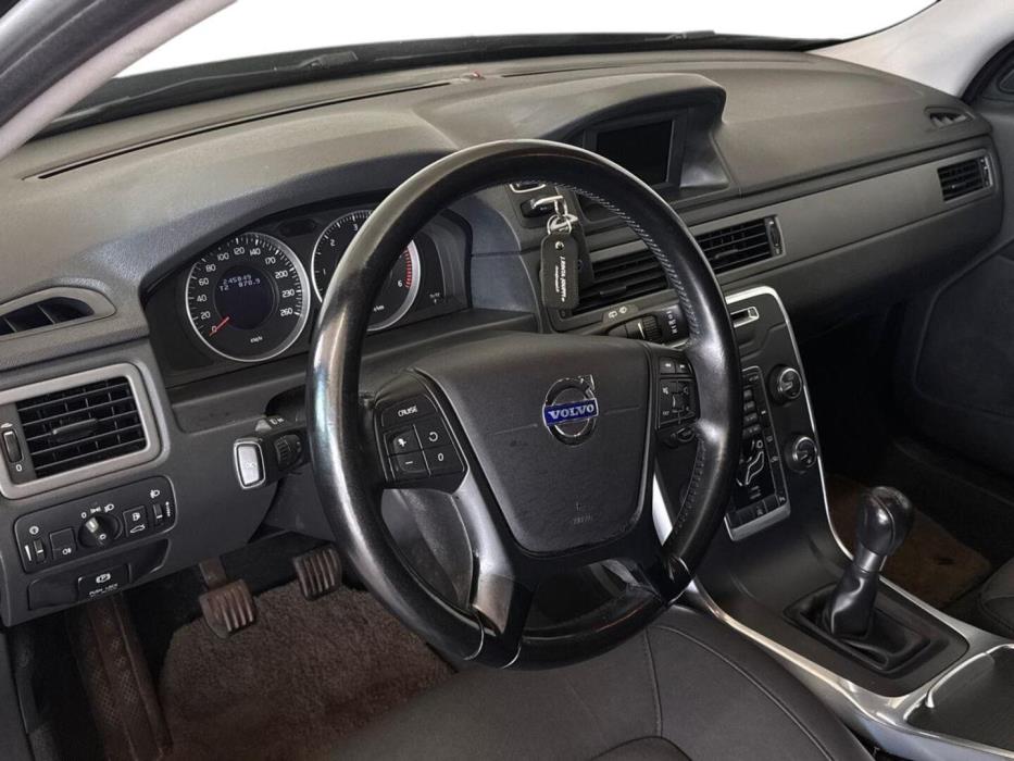 VOLVO V70 2013