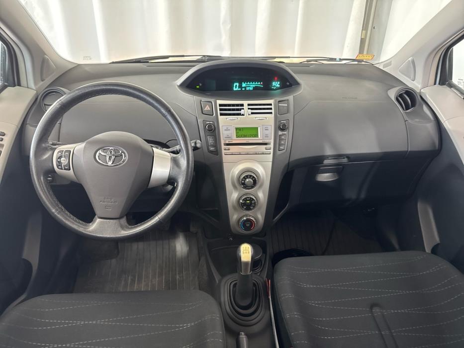 TOYOTA Yaris 2006
