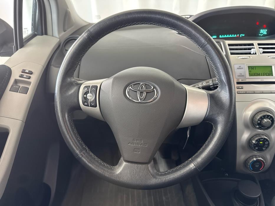 TOYOTA Yaris 2006