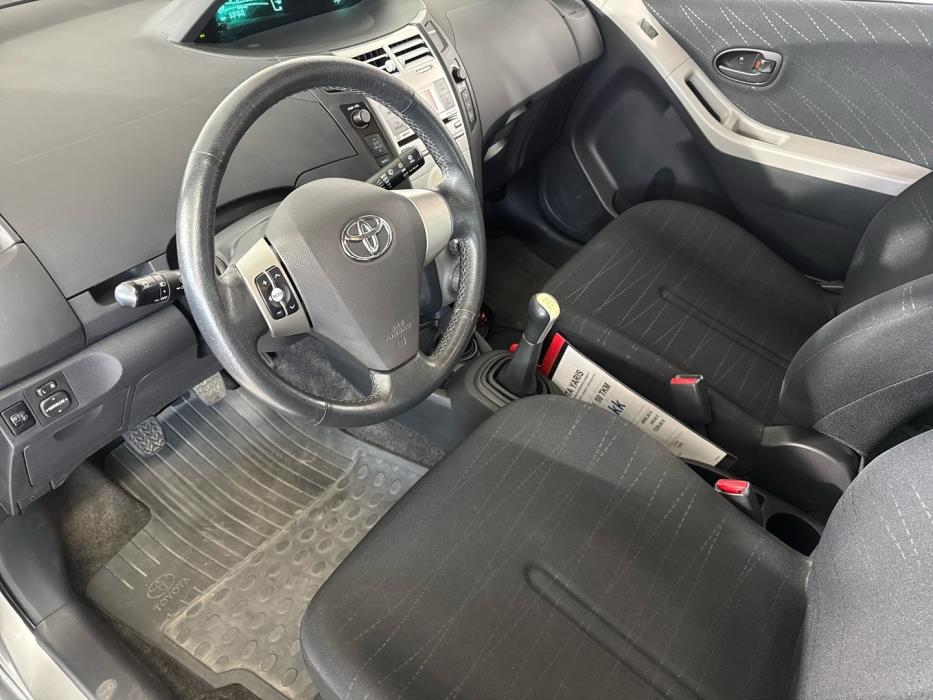 TOYOTA Yaris 2006