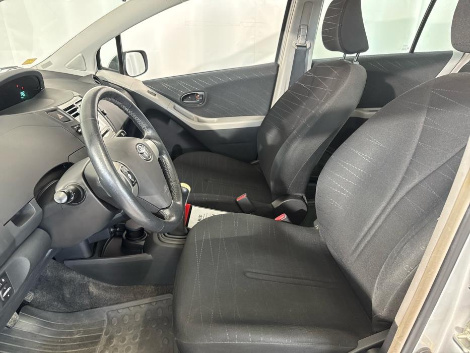 TOYOTA Yaris 2006