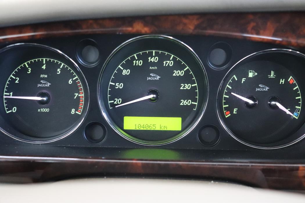 JAGUAR XJ8 2003