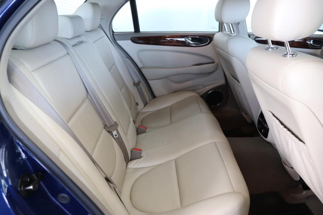 JAGUAR XJ8 2003