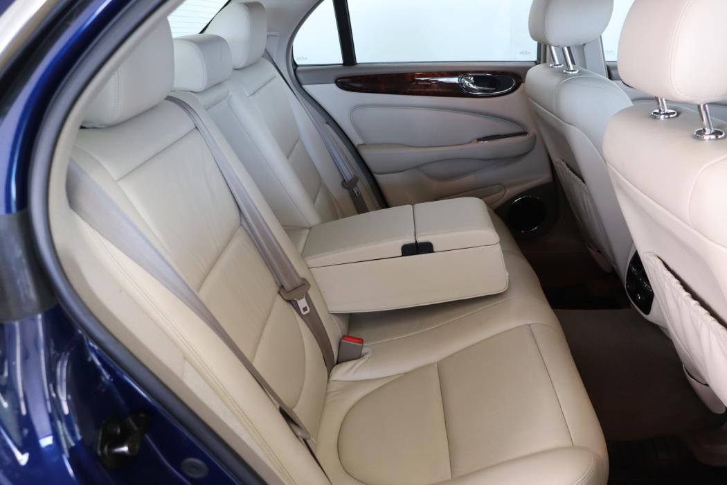 JAGUAR XJ8 2003