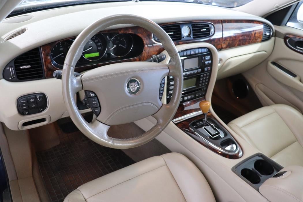 JAGUAR XJ8 2003