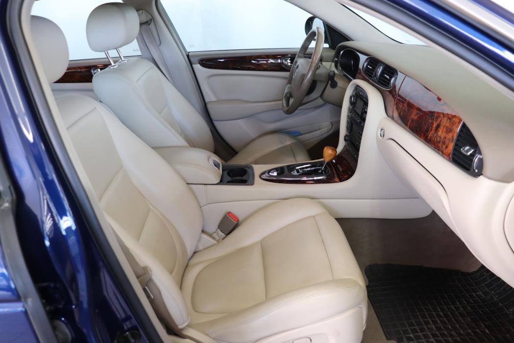 JAGUAR XJ8 2003