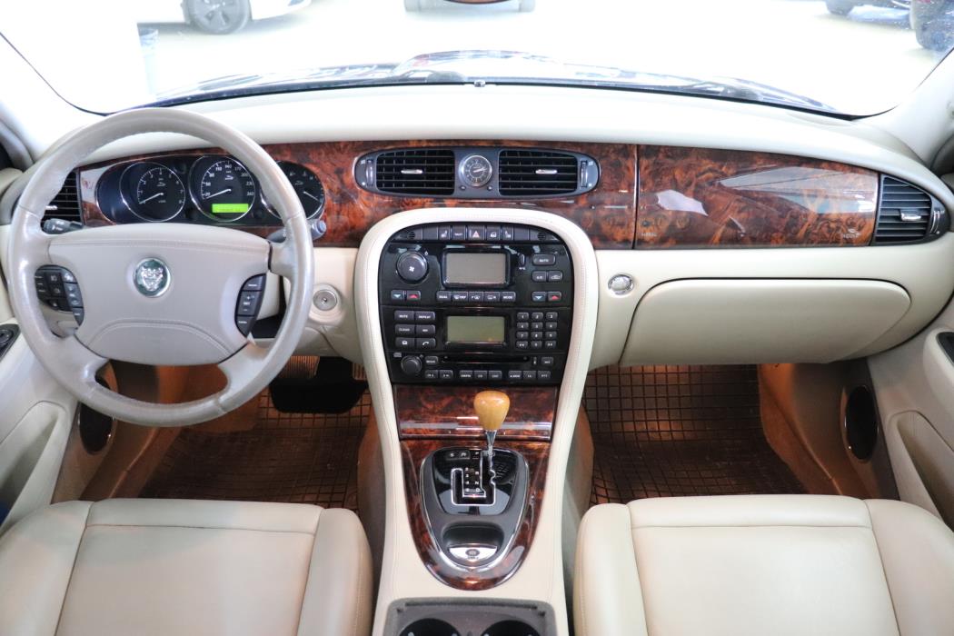 JAGUAR XJ8 2003