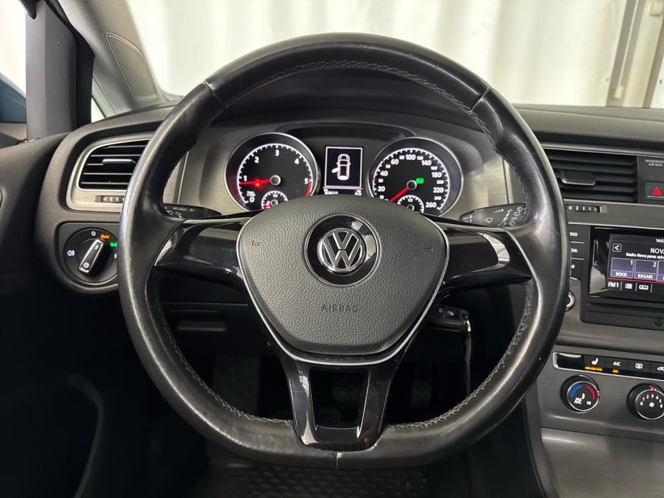 VOLKSWAGEN Golf 2013
