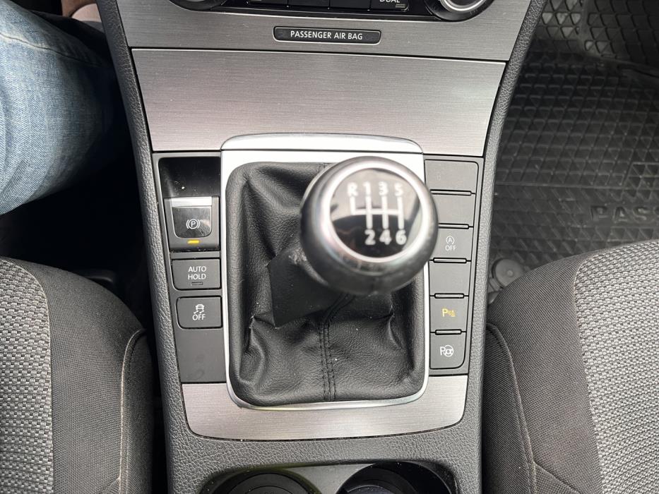 VOLKSWAGEN Passat 2011