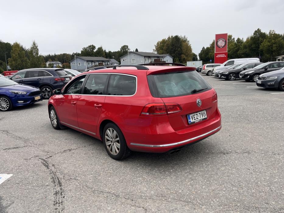 VOLKSWAGEN Passat 2011