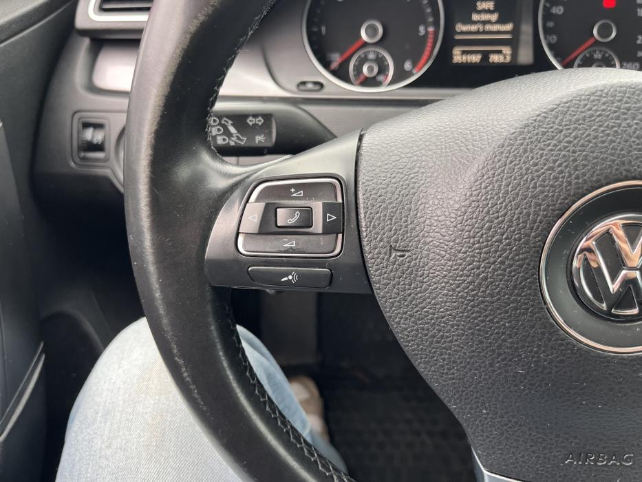VOLKSWAGEN Passat 2011