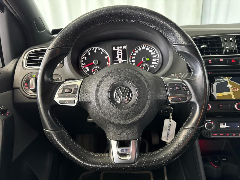 VOLKSWAGEN Polo 2014
