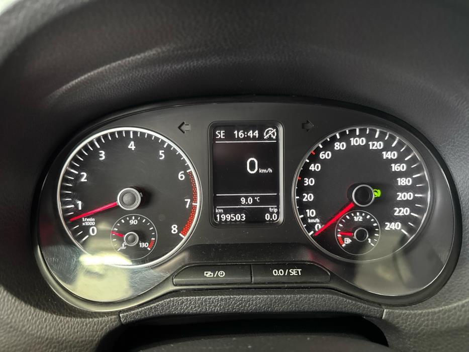 VOLKSWAGEN Polo 2014