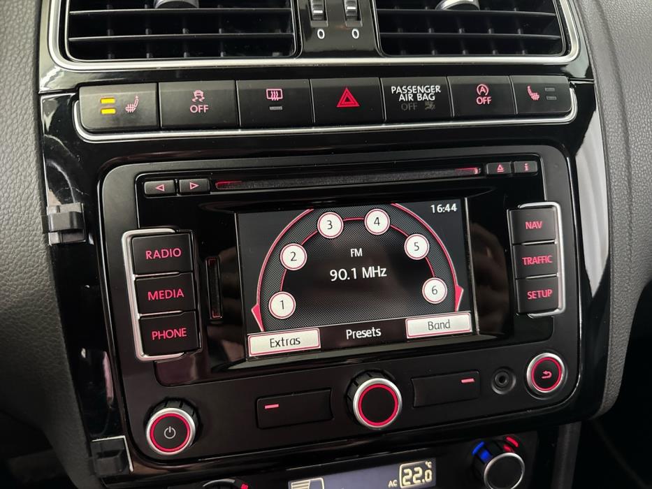 VOLKSWAGEN Polo 2014