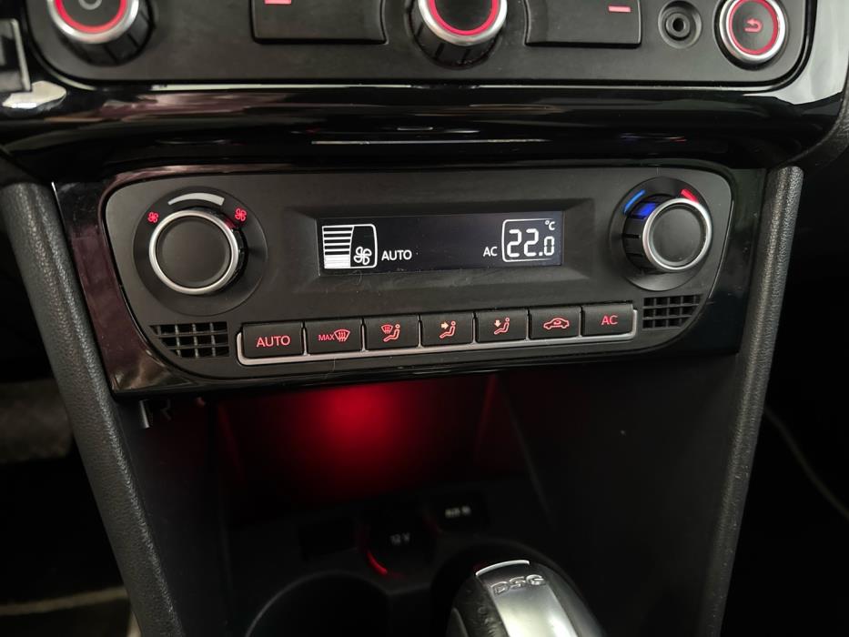 VOLKSWAGEN Polo 2014