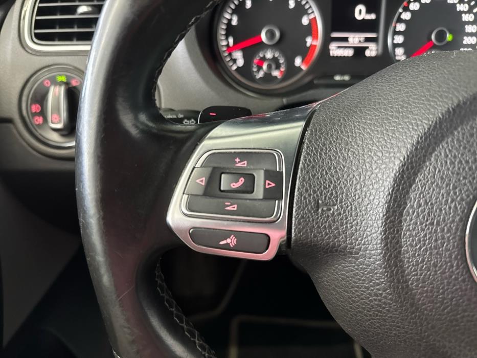 VOLKSWAGEN Polo 2014