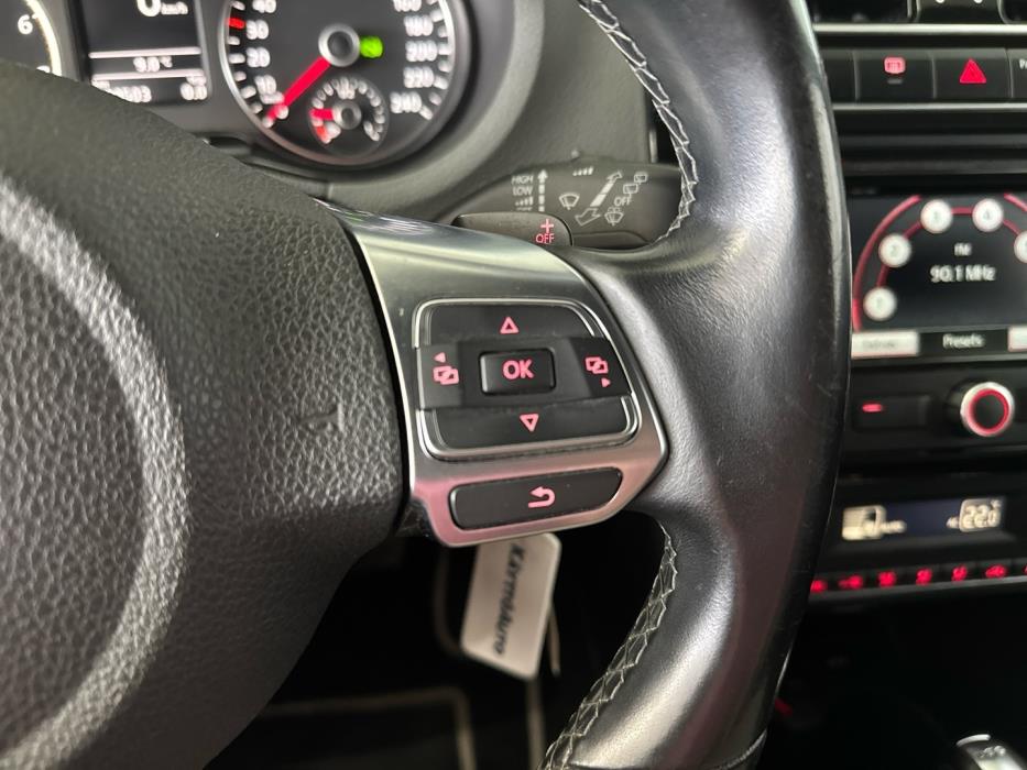 VOLKSWAGEN Polo 2014