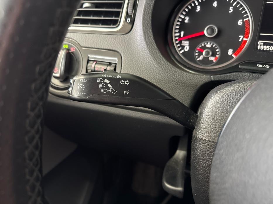 VOLKSWAGEN Polo 2014