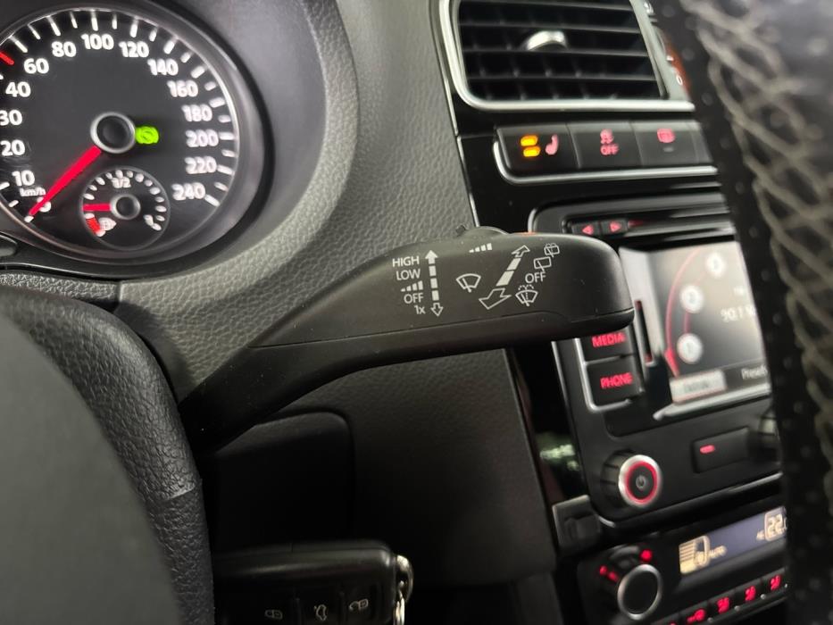 VOLKSWAGEN Polo 2014