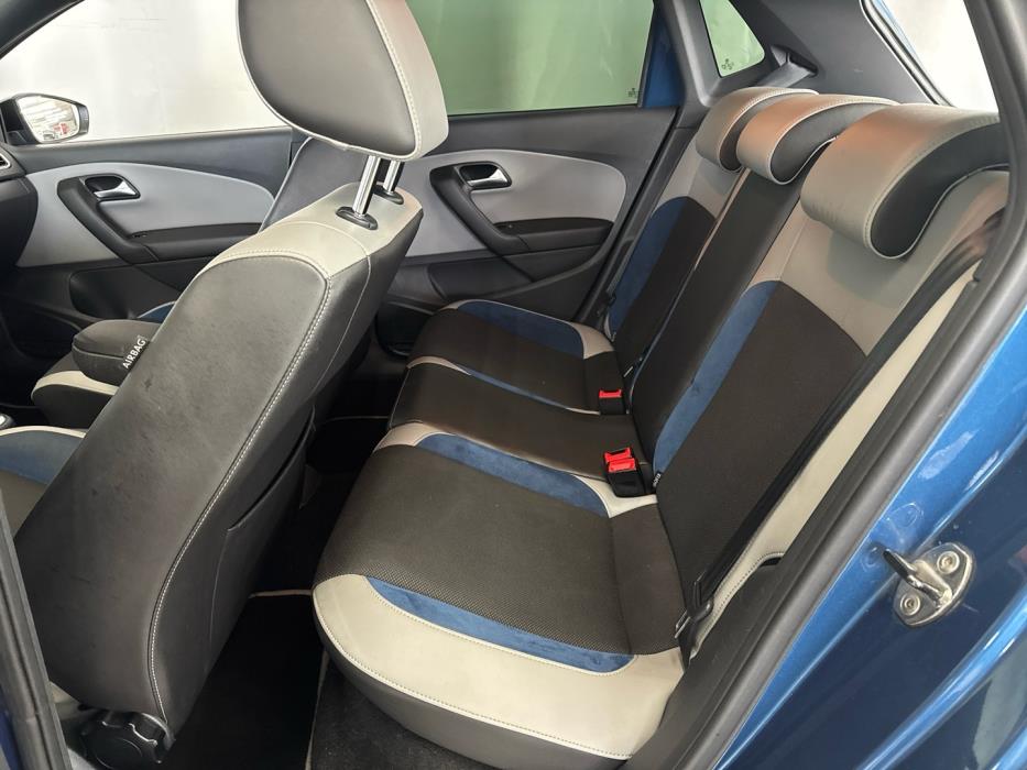 VOLKSWAGEN Polo 2014