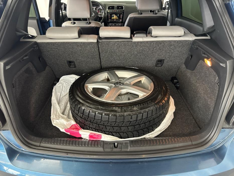 VOLKSWAGEN Polo 2014